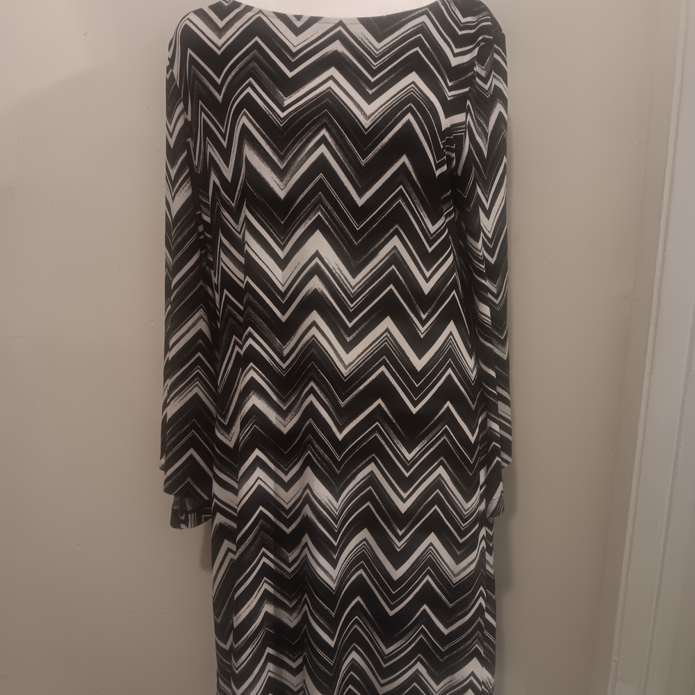 Black and White Zigzag Dress